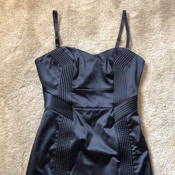 Excellent condition Black Guess Dress. Size 1. - Picture 2 of 4